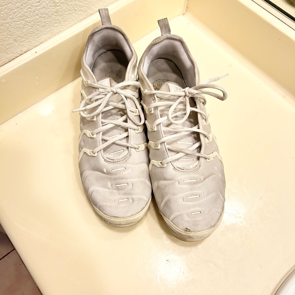 Vapormax Plus White